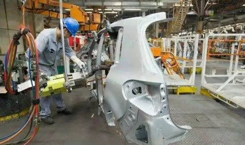 走進上汽大眾 探訪汽車工廠，感受精益造車的智慧與魅力